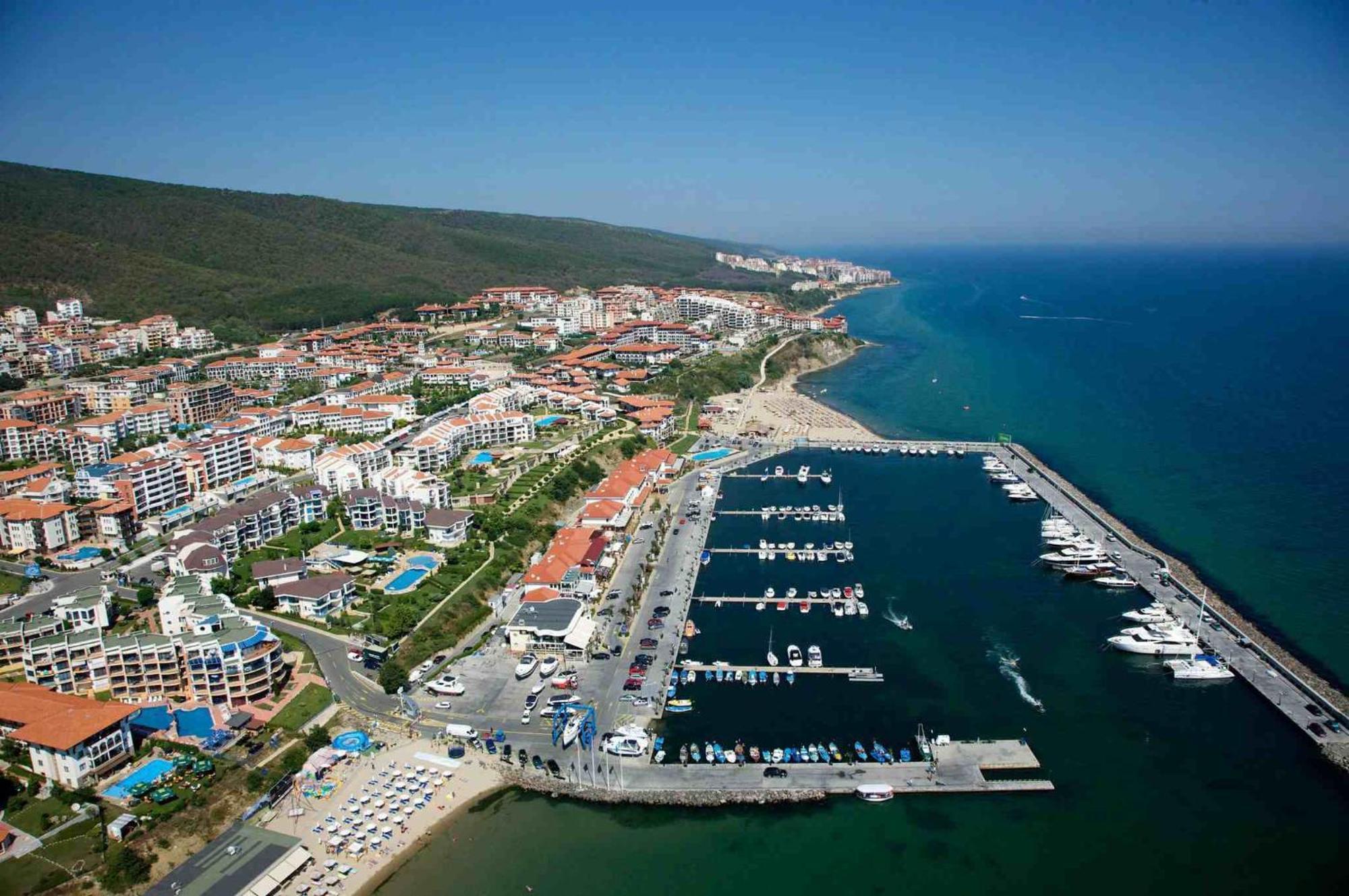 2 Bedroom Apartment Sveti Vlas With 2 Balconies And Sea Views Eksteriør billede