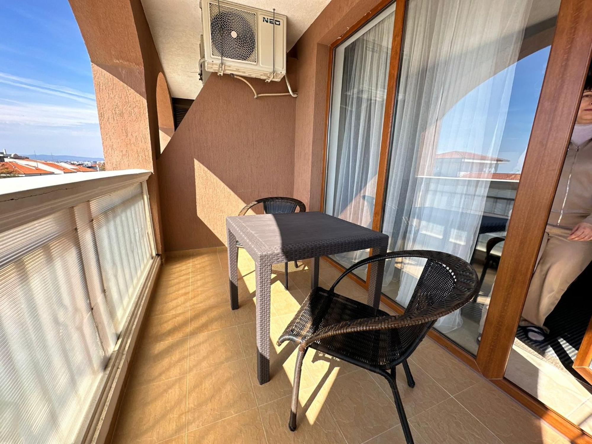 2 Bedroom Apartment Sveti Vlas With 2 Balconies And Sea Views Eksteriør billede
